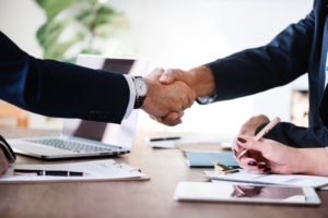 how to start an insurance company - Shows two people shaking hands