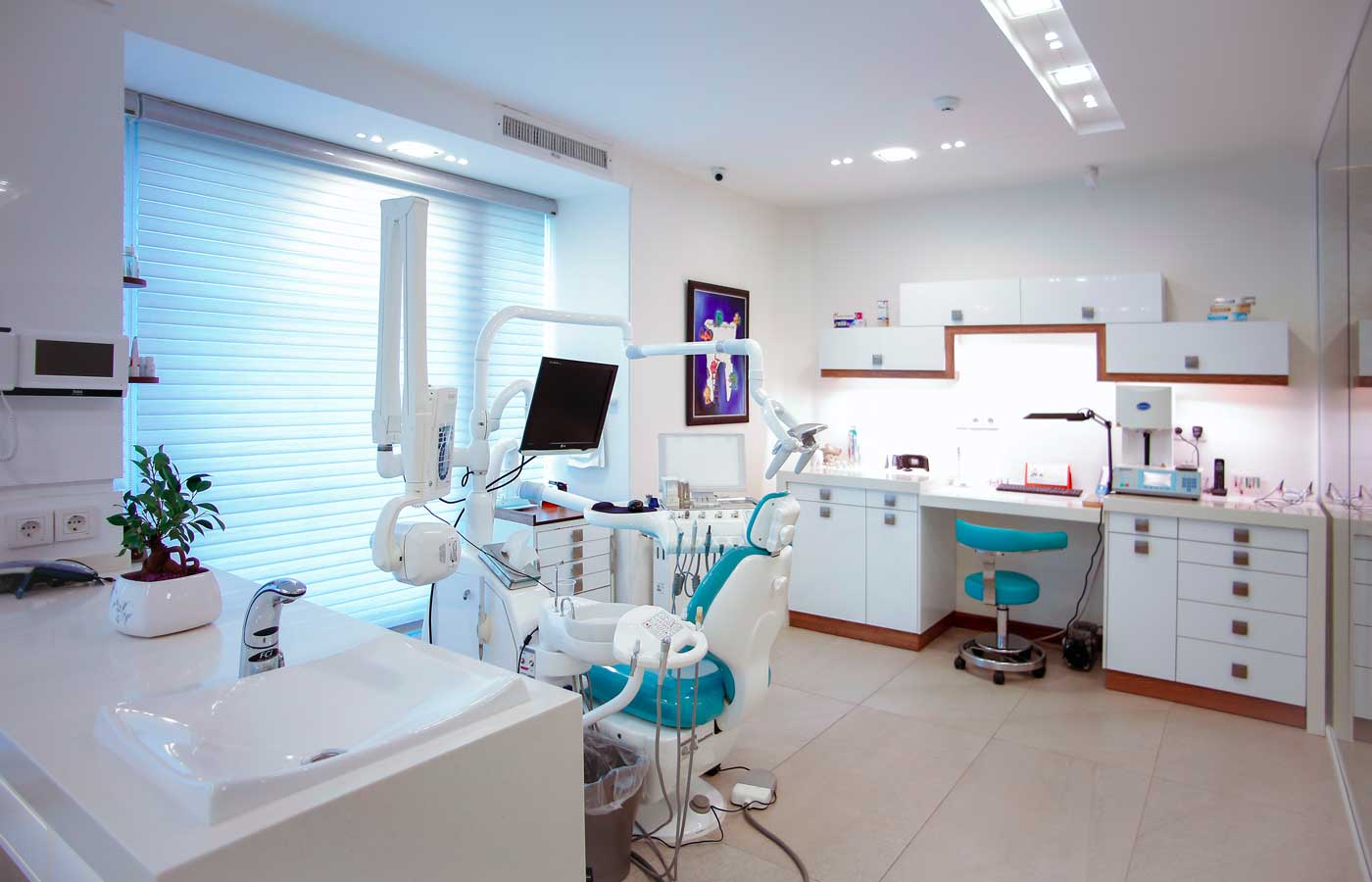 Dental Nurse Indemnity Insurance - Shows the interior of a dental surgery