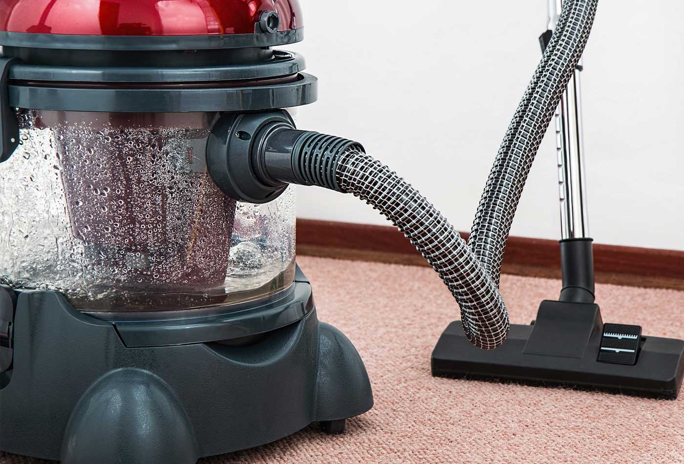 Cleaner insurance - Shows a carpet cleaning machine