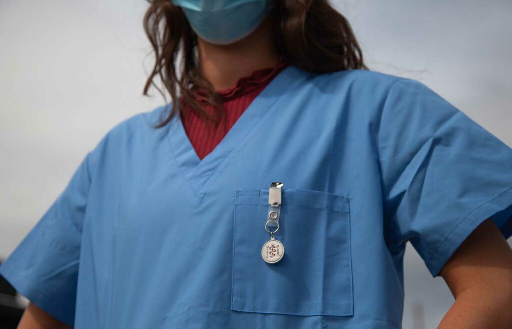 shows an image of a nurse dressed in blue uniform - Medical Malpractice Insurance for Nurses 