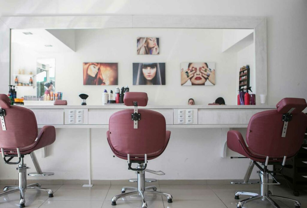 shows a hairdresser salon - hair & beauty salon insurance